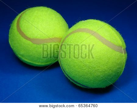 Tennis balls
