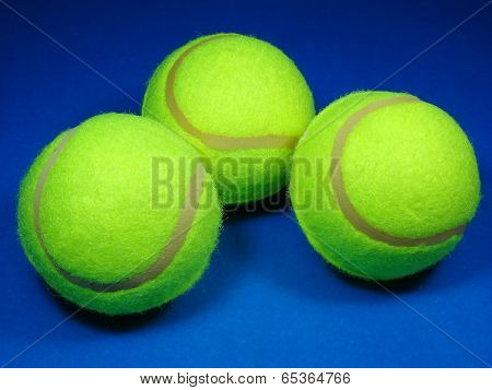 Tennis balls