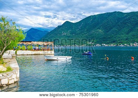 Cafe On The Water