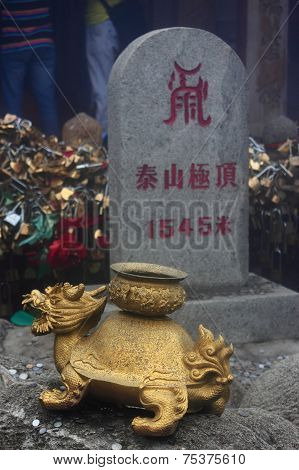 monument on the top of Mountain Taishan