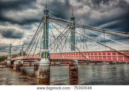 Chelsea Bridge in autumn