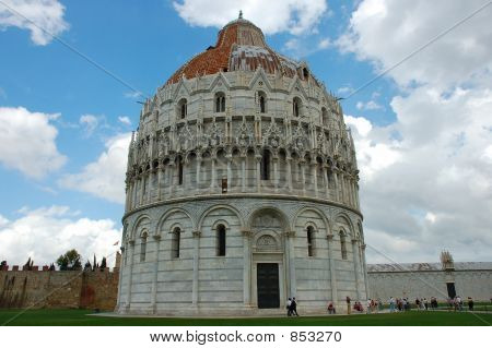 만하다-피사, 이탈리아