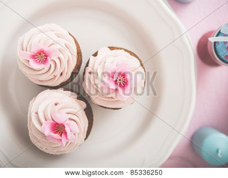 Cupkake on vintega table set