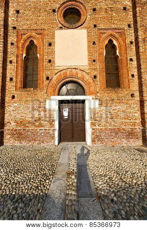 Church  In  The Parabiago  Old   Closed Brick  Sidewalk Italy  Lombardy