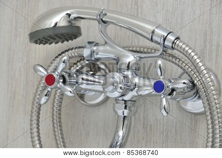 Chrome Faucet With Showerhead