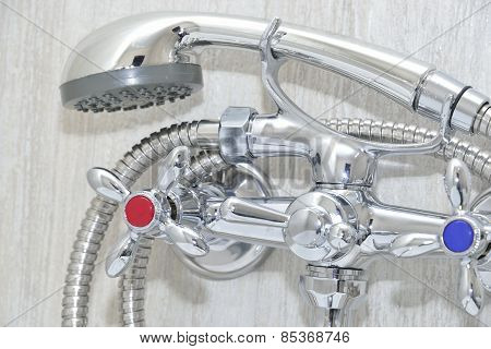 Chrome Faucet With Showerhead