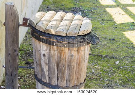 wastepaper







Wastepaper basket made of pieces of wood