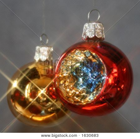 Adornos de árbol de Navidad adornos rojos y dorados