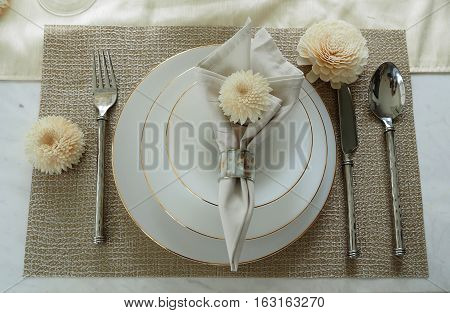 White plates and cutlery to put food on the table.