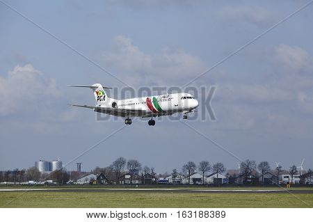 Amsterdam Airport Schiphol - Tap Express Fokker 100 Lands