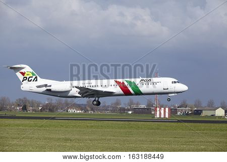 Amsterdam Airport Schiphol - Tap Express Fokker 100 Lands