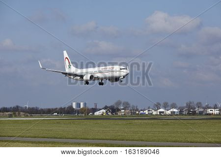 Amsterdam Airport Schiphol - Royal Air Maroc Boeing 737 Lands