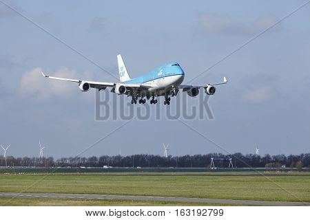 Amsterdam Airport Schiphol - Klm Boeing 747 Lands