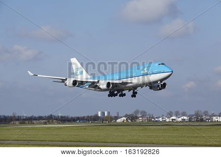 Amsterdam Airport Schiphol - Klm Boeing 747 Lands