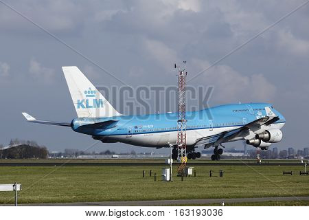Amsterdam Airport Schiphol - Klm Boeing 747 Lands