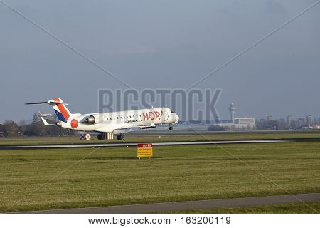 Amsterdam Airport Schiphol - Hop Bombardier Crj-701 Lands