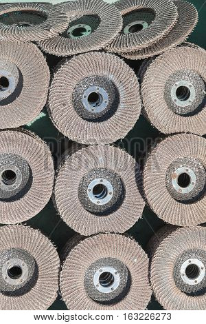 The old sanding discs for grinding various dimensions. Discontinued use.