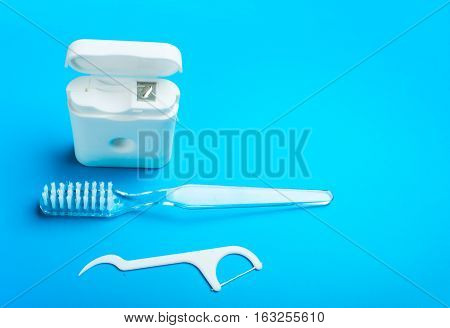 Toothbrush and dental floss should be used together