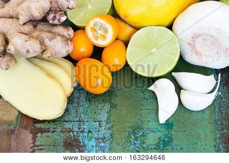 VerschiedDifferent natural ingredients to strengthen the defensesene natürliche Zutaten zur Stärkung der Abwehrkräfte