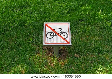 The prohibitive sign "No cycling" on the background of green grass