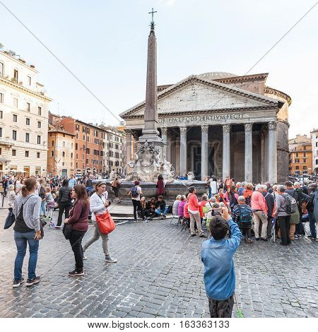 Tourists On Piazza Della Rotonda In Rome