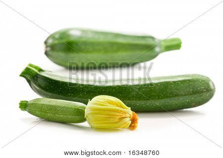 drei Cukini, isolated on white