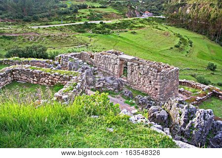 Puca Pucara offers stunning views of the Cusco Valley. In Quechua its name means Red Fort.