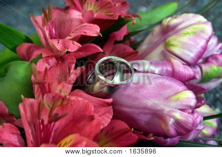 Weddling Flowers With The Bridal Rings In The Middle