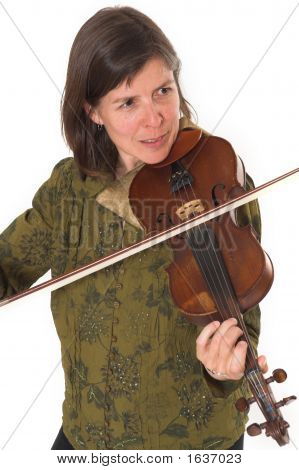 Mid-Age donna giocando Violon