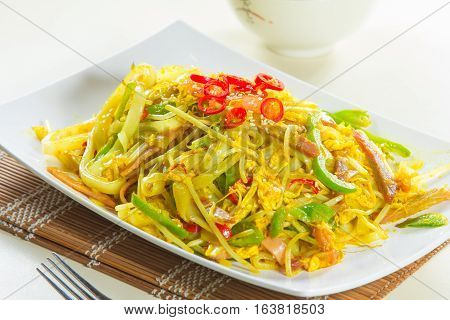 a chinese cuisine photo of fried noodles