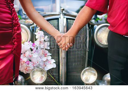 bride and groom in front of a retro car outdoor