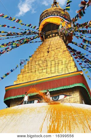 Buddhistische Tempel Bodhnath Arbeitnehmer vorbereiten Urlaub. Kathmandu, Nepal.