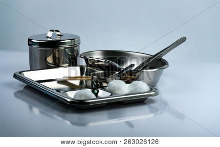 Wound Care Dressing Set And Stainless Steel Plate, Forceps, Cotton Balls, Iodine Cup, Conform Bandag