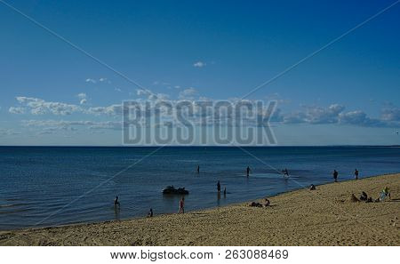 Frankston, Vic / Australia - Oct 13 2018: View Of Frankston Beach On A Saturday
