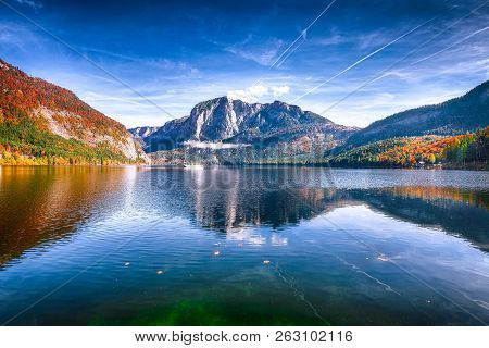 Sunny Morning On The Lake Altausseer See. Sunny Autumn Scene In The Morning. Location: Resort Altaus