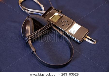 Wireless Multy Language Headphones . Headphones Used For Simultaneous Translation Equipment Simultan