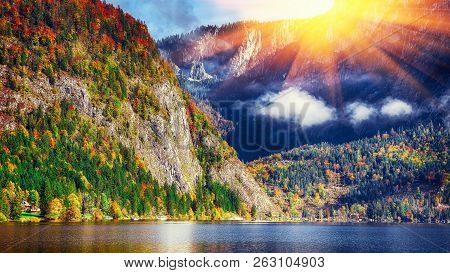 Sunny Morning On The Lake Altausseer See. Sunny Autumn Scene In The Morning. Location: Resort Altaus