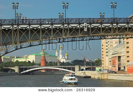 Most w centrum Moskwy, w pobliżu Kremla
