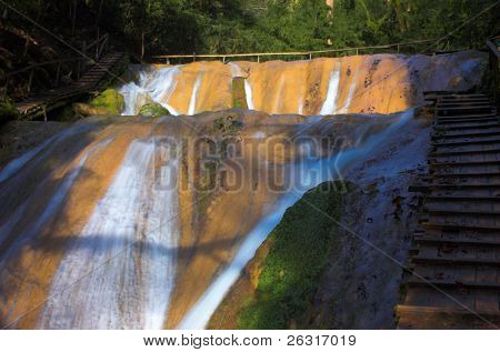 Wasserfall, Bridga und Treppen, Lasarewskoje Sotschi, Russland
