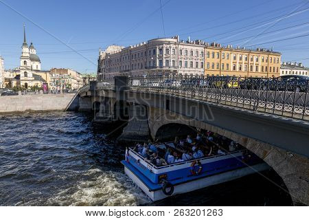 St. Petersburg, Russia - August 08, 2018: Pleasure Boat Sails Under The Belinsky Bridge On The Fonta