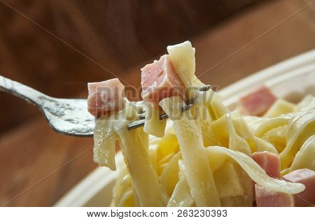 Fettuccine Alfredo
