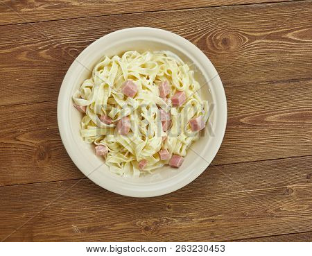 Fettuccine Alfredo