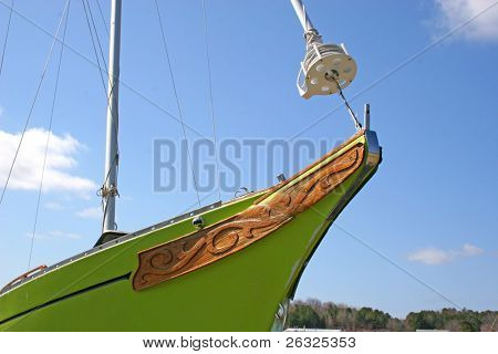 โบว์ของเรือ มีการแกะสลัก