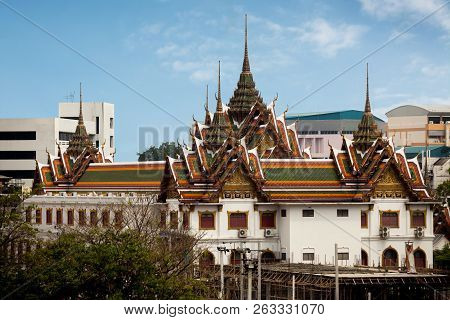 Bangkok, Thailand - Apr 12, 2013: Wat Yannawa Temple Is An Ancient Buddhist Temple, Located In China