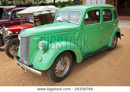 CHENNAI - Indie - 24. července: Ford Prefect 1952 (retro veteránem) na dědictví auto Rally 2011 Madra