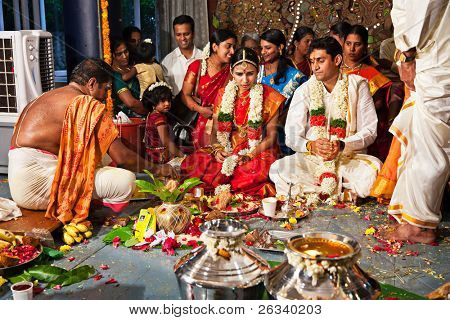 CHENNAI, INDIA - 29 agosto: Cerimonia di matrimonio tradizionale indiano (Tamil) su 29 agosto 2010 in Chenna