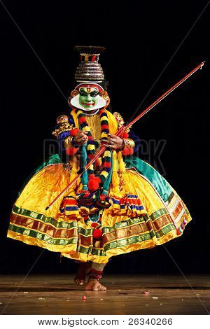 CHENNAI, Indien - 9. SEPTEMBER: Indiske traditionelle dans drama Kathakali preformance på September 9, 2