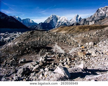 Everest Nepal September 30, 2018 View Of The Nature And Wildlife On The Way To Everest Base Camp, Tr