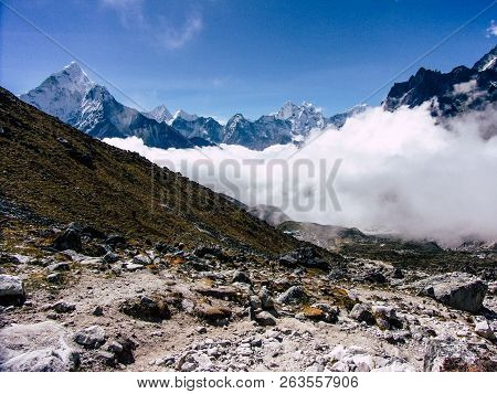 Everest Nepal September 30, 2018 View Of The Nature And Wildlife On The Way To Everest Base Camp, Tr