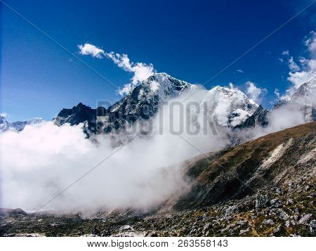 Everest Nepal September 30, 2018 View Of The Nature And Wildlife On The Way To Everest Base Camp, Tr
